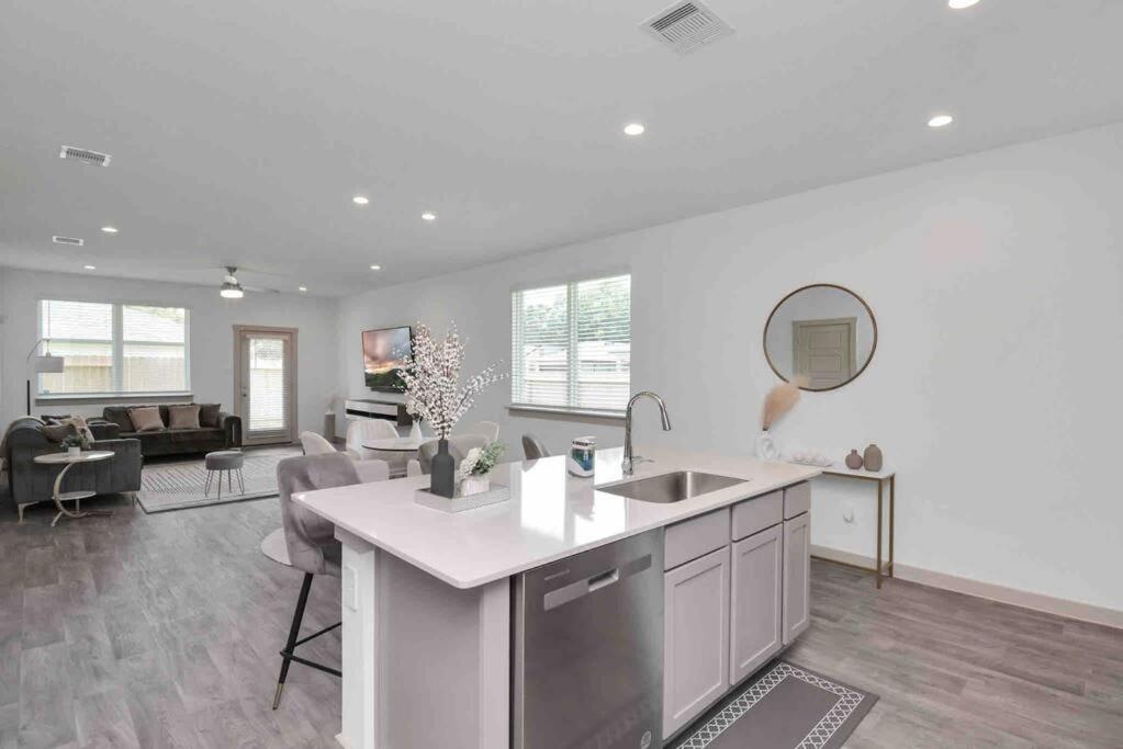 4Bedroom Escape - Near Med Center With Backyard هيوستن المظهر الخارجي الصورة