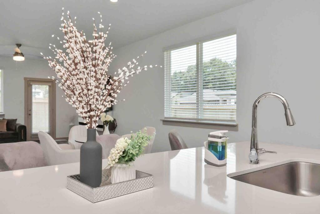 4Bedroom Escape - Near Med Center With Backyard هيوستن المظهر الخارجي الصورة